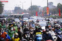 Tại tuyến đường Giải Phóng cửa ngõ phía Nam Thủ đô lượng ô tô, xe máy đã phải nhích từng chút để di chuyển.