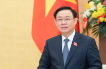Chủ tịch Quốc hội Vương Đình Huệ phát biểu tại cuộc họp.