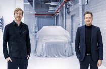 Austin Russell - người sáng lập kiêm Giám đốc điều hành Luminar, cùng Markus Schäfer, Giám đốc công nghệ của Mercedes-Benz AG tại nhà máy Mercedes-Benz ’Sindelfingen, Đức.