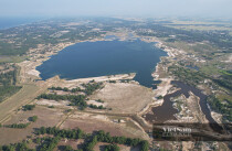 Mỏ sắt Thạch Khê tại tỉnh Hà Tĩnh được đánh giá là mỏ sắt có lớn nhất Đông Nam Á với trữ lượng khoảng 544 triệu tấn.