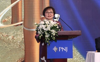 Bà Cao Thị Ngọc Dung chia sẻ tại đại hội.