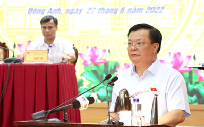 Bí thư Thành uỷ Hà Nội Đinh Tiến Dũng phát biểu tại buổi tiếp xúc cử tri sáng 27/6.