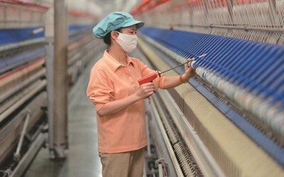 Dệt may là một trong những ngành phụ thuộc nhiều vào nguyên liệu nhập từ Trung Quốc. Ảnh: AH