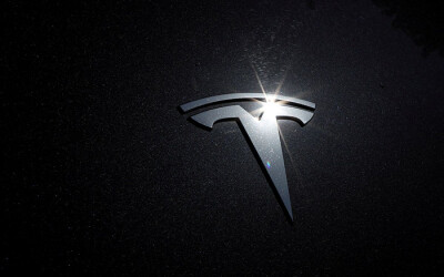 Tesla báo cáo doanh thu quý IV kỷ lục cùng tăng trưởng mạnh mẽ trong năm 2022.