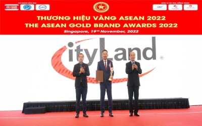 Đại diện CityLand Group nhận danh hiệu top 10 thương hiệu vàng ASEAN 2022
