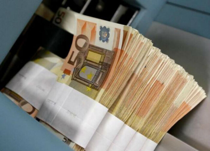 Euro tụt giá sau đợt tấn công Paris