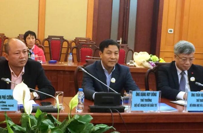 Thứ trưởng Đặng Huy Đông: "Tôi vẫn mặc demi của May 10"