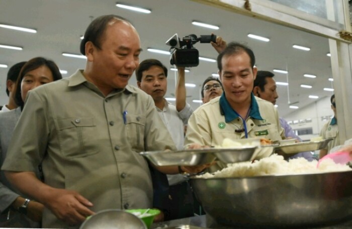 Thủ tướng thăm khu công nghiệp Biên Hòa 2, ăn cơm chiều với công nhân