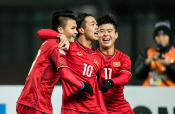 Từ tờ lịch ngẫu nhiên của SHB đến khát vọng bóng đá của doanh nhân Việt