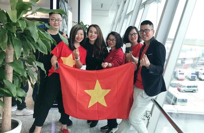 Đoàn cổ động viên Wake-up 247 bắt đầu sang UAE cổ vũ tuyển Việt Nam