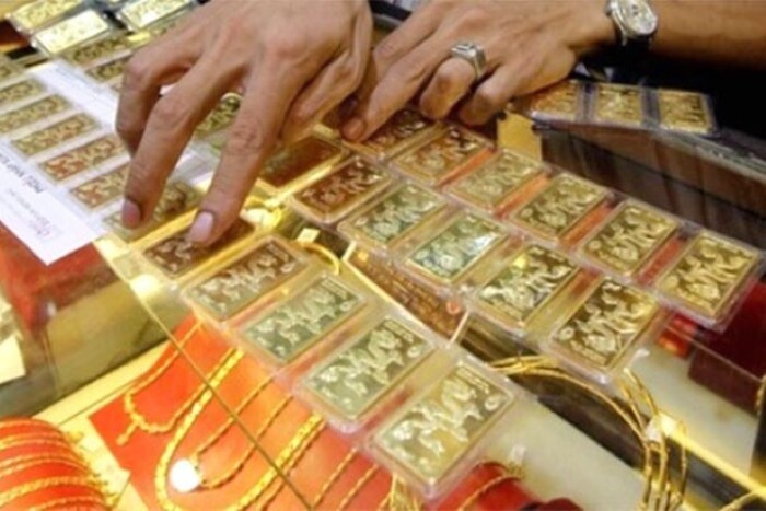 Vàng đã xuống dưới mốc 56 triệu, tiền nhàn rỗi có nên mua vào?
