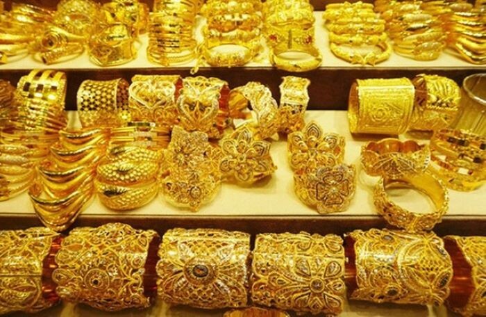Giá vàng thế giới tăng mạnh, trong nước chỉ nhích thêm 100.000 đồng/lượng