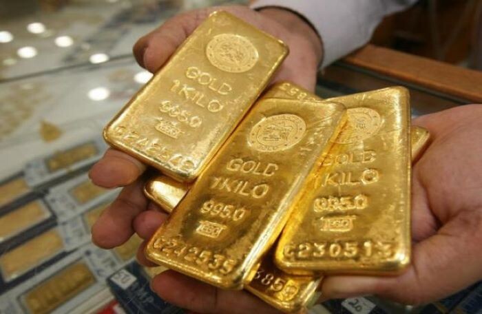Vàng trong nước cố níu mốc 56 triệu đồng, vàng thế giới tiếp tục giảm giá mạnh