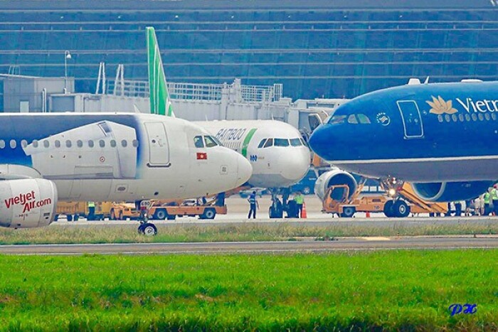 Sân bay Nội Bài: Liên tục phát hiện máy bay bị rách lốp