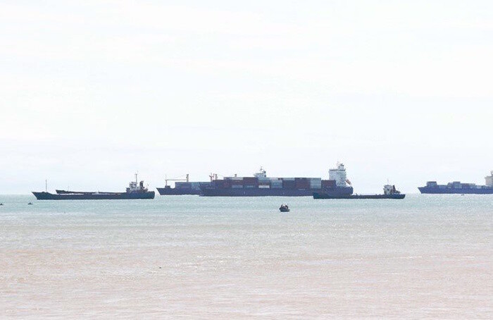 Nạo vét luồng Quy Nhơn: ‘Tuýt còi’ việc đổ thải 300.000m3 bùn ra biển