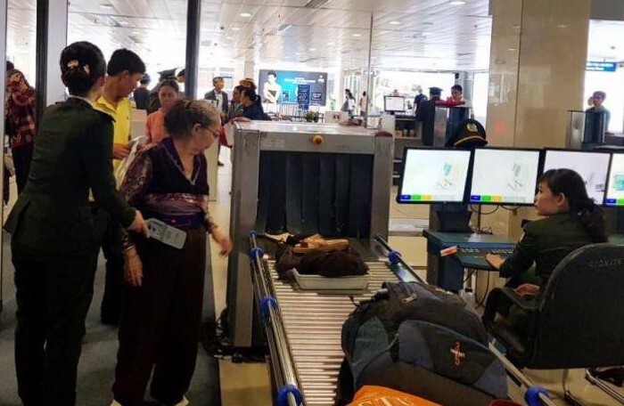 Cảng hàng không Nội Bài: Hành khách lại 'cầm nhầm' điện thoại