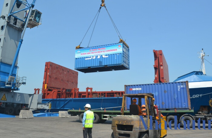 Khơi thông tuyến tàu container tại Cảng Vũng Áng trong tháng 4/2021