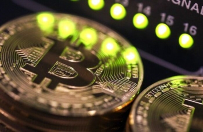 Bitcoin tăng 25% trong chưa đầy 48 giờ, xác lập mức giá kỷ lục 15.000 USD