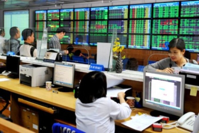 Cổ phiếu ngân hàng đảo chiều tăng, VN-Index tiến sát mốc 800