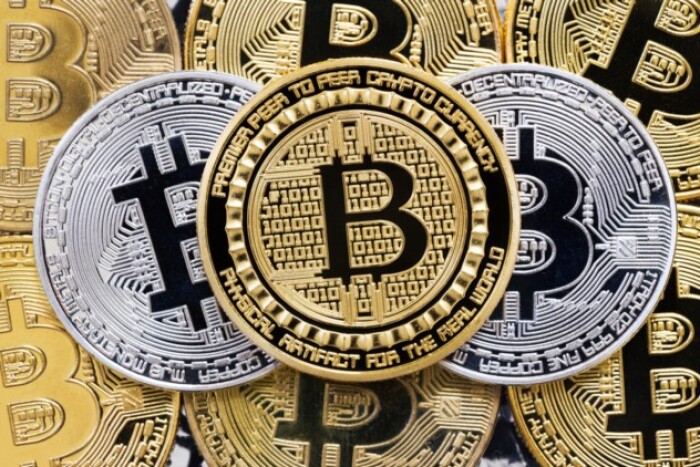 Giá bitcoin xuống dưới 3.000 USD, mất tới 40% giá trị trong 2 tuần