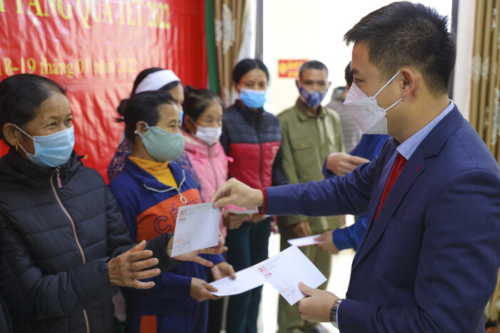 Tạp chí Đầu tư Tài chính hoàn tất chương trình trao quà Tết tại Thanh Hóa, Hà Tĩnh