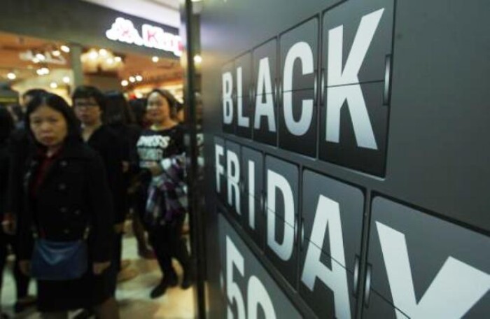 Doanh số mua sắm ngày 'Thứ Sáu đen tối' có thể đạt hơn 13 tỷ USD ở Anh