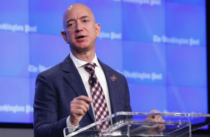 Ông chủ Amazon giàu bằng 2,3 triệu người Mỹ