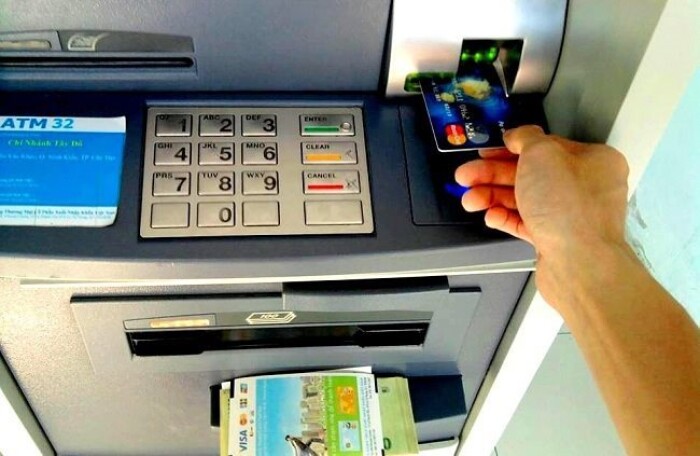 Đề xuất tăng phí chia sẻ giao dịch rút tiền ATM lên 8.800 đồng từ ngày 1/8