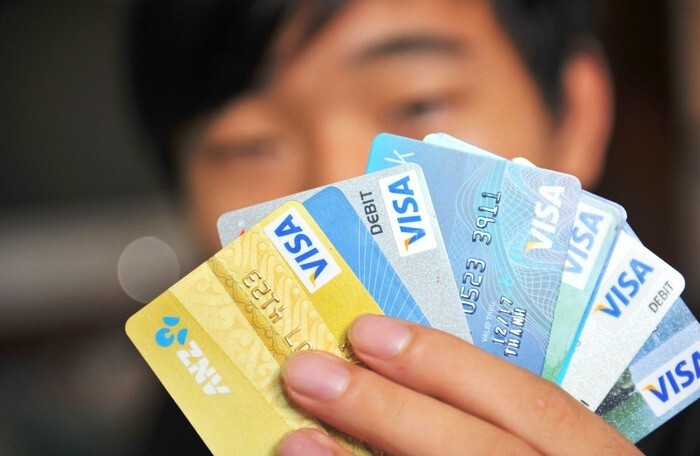 Dùng giấy tờ tùy thân giả mở thẻ ATM có thể bị truy cứu trách nhiệm hình sự
