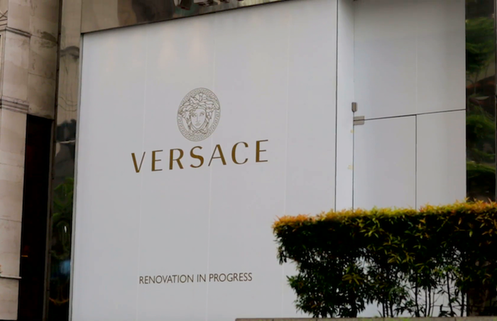 Bloomberg: Michael Kors tiến gần thỏa thuận 2 tỷ USD mua Versace