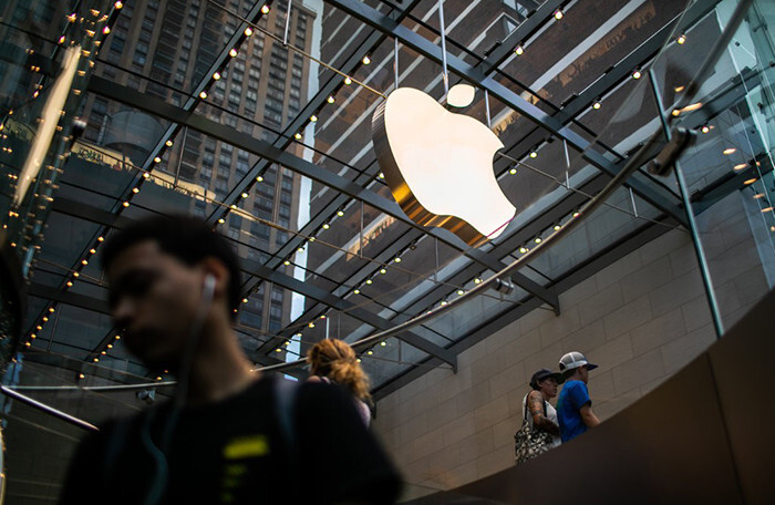 Apple trở lại vị trí công ty đại chúng có giá trị nhất thế giới
