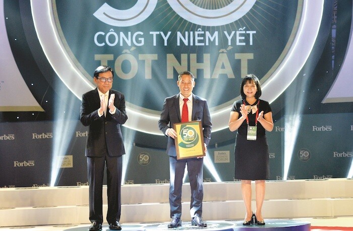 Lần thứ 7 liên tiếp, Đất Xanh lọt Top 50 công ty niêm yết tốt nhất Việt Nam