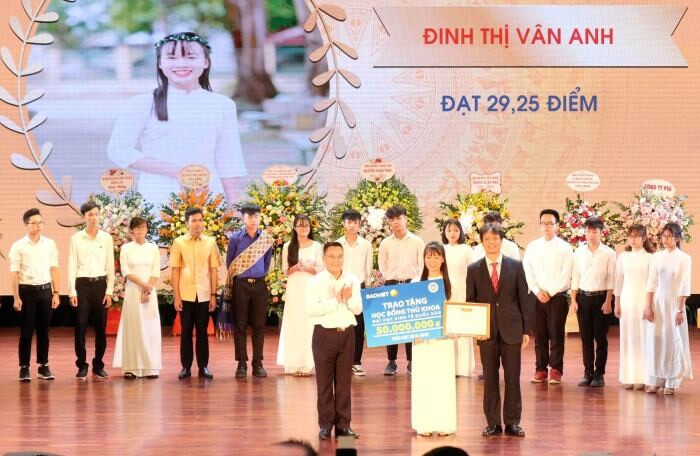 Bảo Việt dành 9 tỷ đồng tài trợ sinh viên ngành tài chính – bảo hiểm