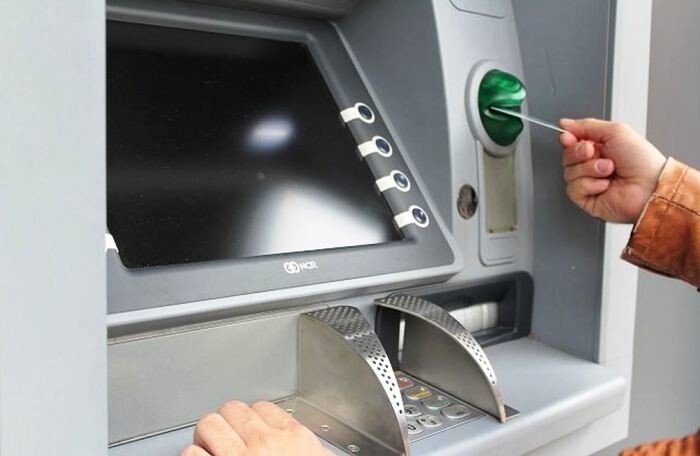 NHNN ra công điện khẩn khi lượng giao dịch rút tiền qua ATM tăng trên 200%
