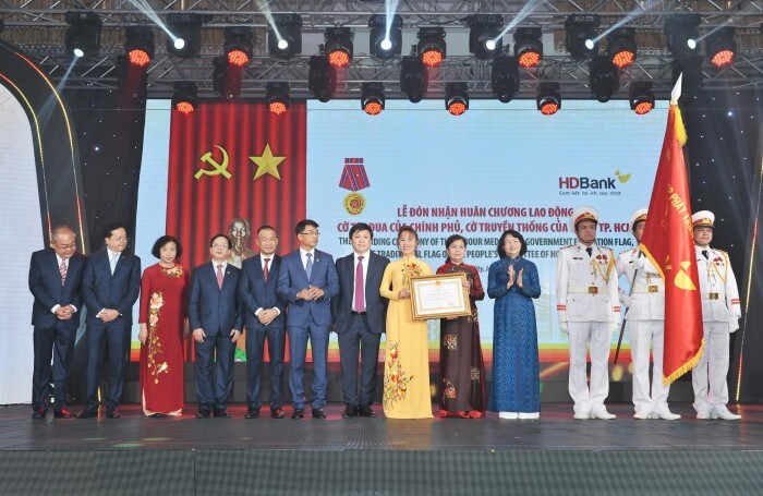 HDBank đón nhận huân chương lao động nhân kỷ niệm 30 năm thành lập