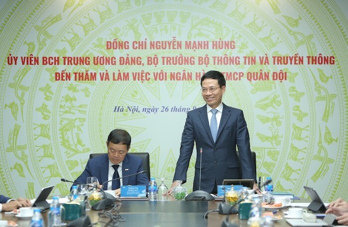 Bộ trưởng Bộ TT&TT Nguyễn Mạnh Hùng: 'MB có lợi thế tiên phong về chuyển đổi số'