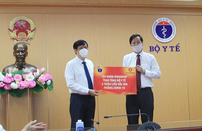 Vingroup tài trợ 4 triệu liều vắc xin phòng Covid-19 cho y tế Việt Nam