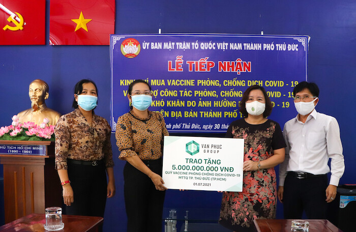 Van Phuc Group ủng hộ 5 tỷ đồng cho quỹ vắc xin Covid-19
