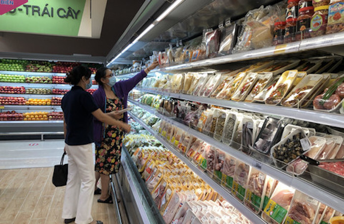 Hàng hóa của siêu thị ở TP. HCM bị gom mang ra ngoài bán giá gấp đôi, gấp 3