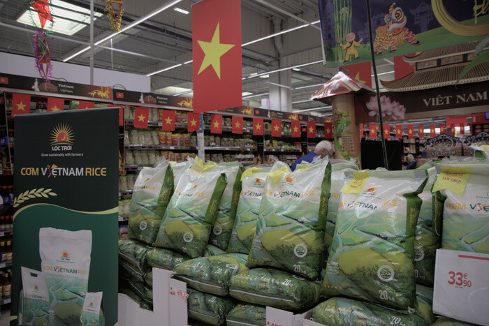 Thương hiệu gạo 'Cơm ViệtNam Rice' của Lộc Trời lên kệ 2 hệ thống đại siêu thị tại Châu Âu