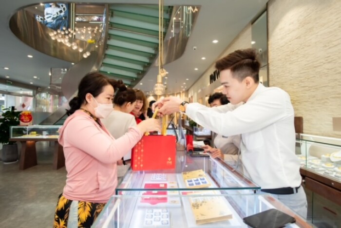 Nhờ ngày vía Thần Tài, doanh thu vàng 24K tháng 1 của PNJ tăng gần 97%