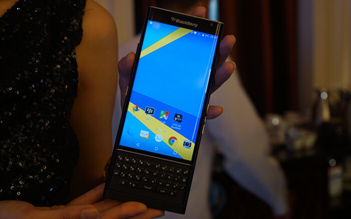 Cận cảnh BlackBerry "khoác áo" Android vừa về Việt Nam