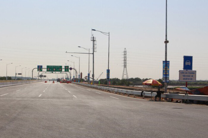 Doanh nghiệp vận tải kiến nghị giảm phí: Cao tốc Hà Nội - Hải Phòng vắng xe