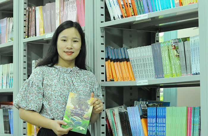 'Cõng' 12.000 quyển sách về với trẻ em nghèo