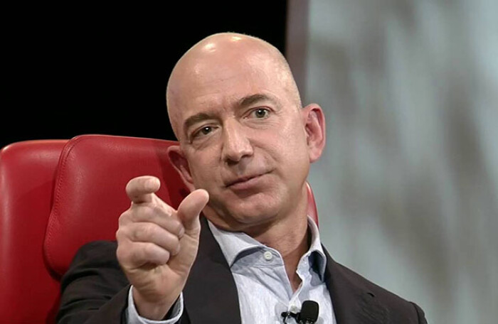 Tài sản của ông chủ Amazon "bốc hơi" 3,2 tỷ USD chỉ trong 1 giờ
