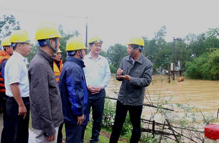 Ngành điện Hà Tĩnh đảm bảo vận hành an toàn lưới điện trong mưa lũ