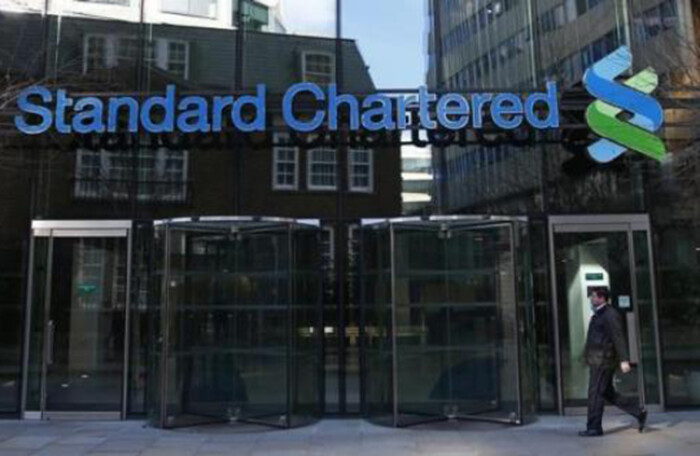 Standard Chartered lỗ ròng 2,36 tỷ USD năm 2015