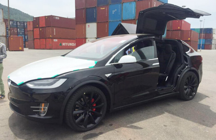 Ôtô điện Tesla Model X đầu tiên về Việt Nam