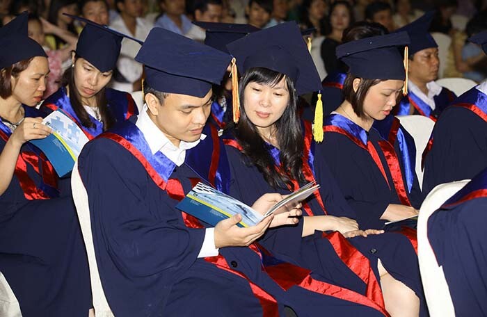Bloomberg: Ở Việt Nam, học vấn càng cao càng dễ thất nghiệp