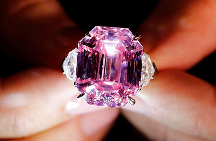 Viên kim cương hồng hiếm có, 'hét' giá gần 1.200 tỷ đồng